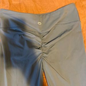 Blue leggings with butt scrunch